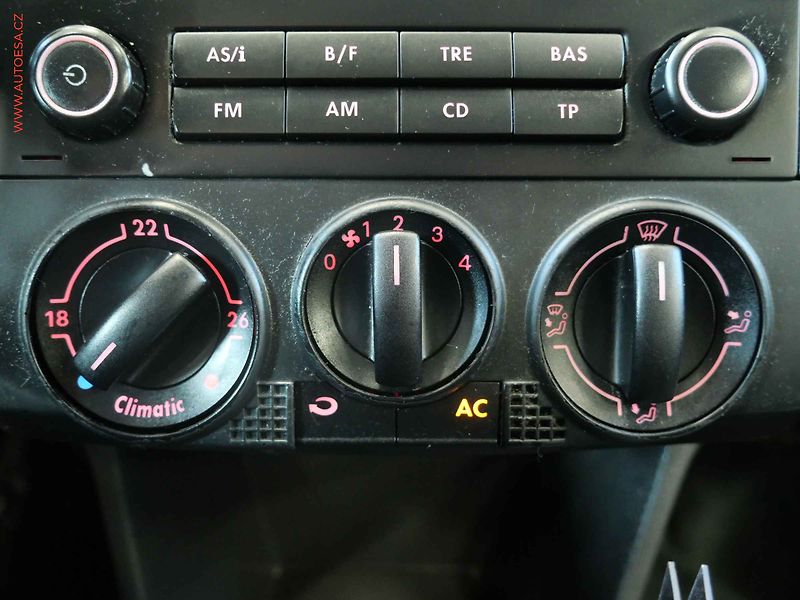 Volkswagen Polo (2008) 1.4MPI, AC - fotka 16 z 17