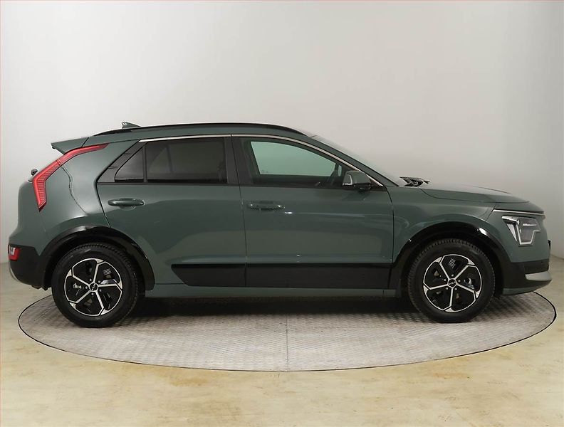 Kia Niro (2023) Premium Hybrid - fotka 6 z 29