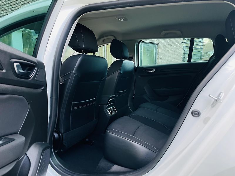 Renault Mégane 1.5dCI MANUÁL TAŽNÉ SERVISKA - fotka 30 z 44