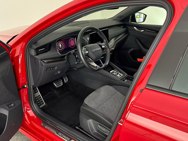 Škoda Octavia Sportline DSG - fotka 6 z 28
