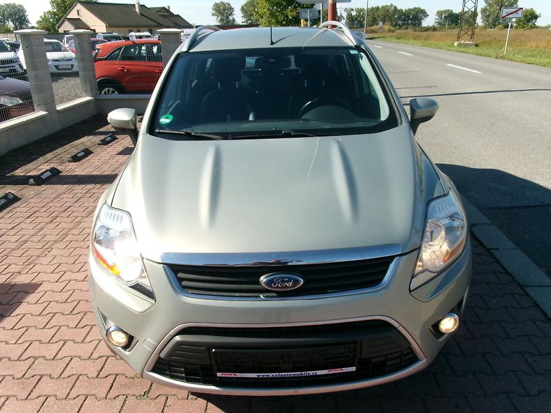 Ford Kuga 2,0TDCI AUTOKLIMA 4x4 TAŽNÉ - fotka 4 z 30
