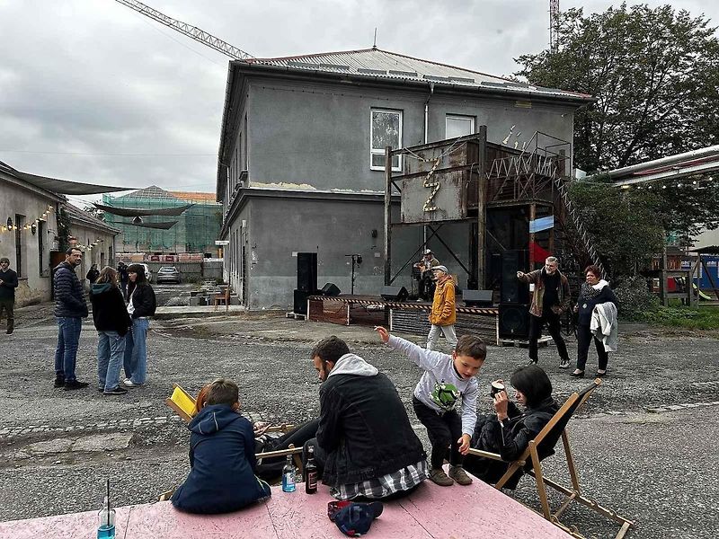 DIY karavan festival na Žižkárně v Českých Budějovicích. Dodávka Stanislava Vlažného.