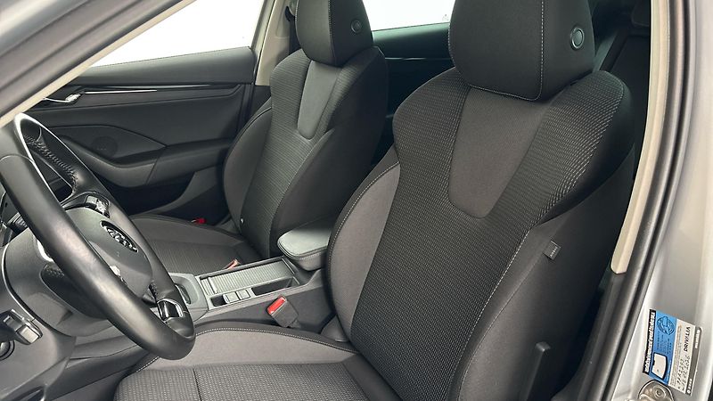 Škoda Octavia 2.0 TDI Ambition Combi - fotka 15 z 24