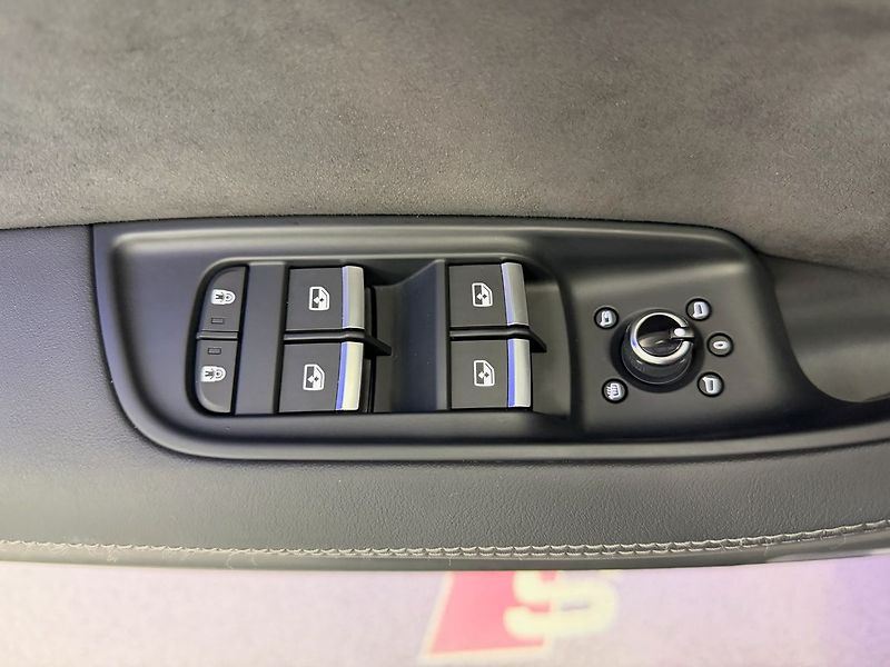 Audi Q7 60 TFSI e QUATTRO HYBRID  S-LI - fotka 31 z 35
