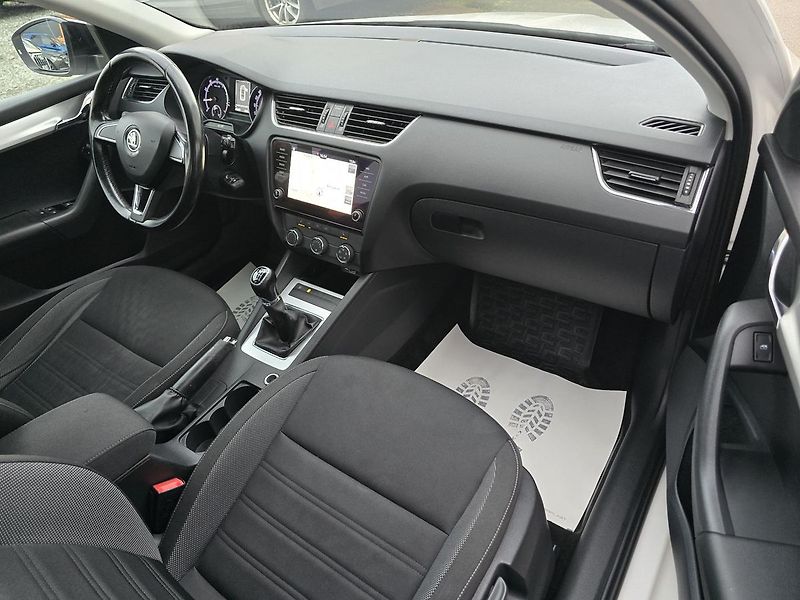 Škoda Octavia 110kW 1.Maj. ČR -DPH - fotka 10 z 36