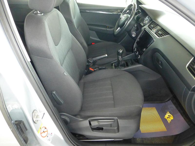 Škoda Octavia (2017) 2,0TDI*NAVIGACE**ALU**PARK.S - fotka 19 z 26