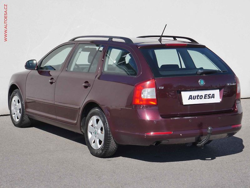 Škoda Octavia (2012) 1.6 TDi, ČR, Ambition, TZ - fotka 6 z 17