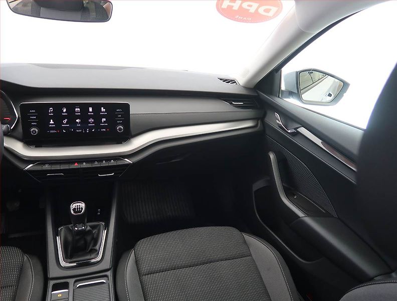 Škoda Octavia (2023) Ambition 2.0 TDI, ČR,1.maj - fotka 8 z 23