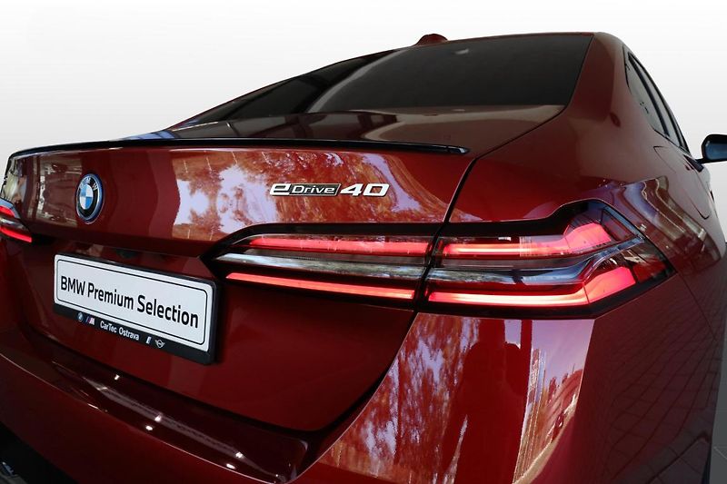BMW i5 eDrive40 Sedan - fotka 20 z 34