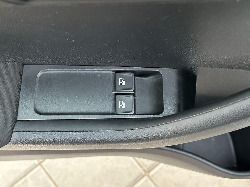 Škoda Fabia 1.0 TSI Active - fotka 18 z 25