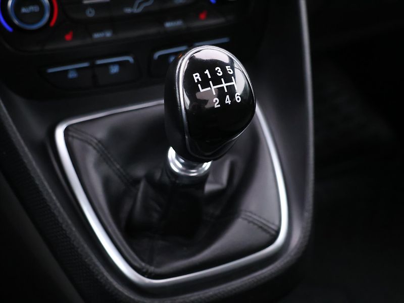 Ford Tourneo Connect 1,5 EcoBlue 88kW CZ DPH - fotka 29 z 38