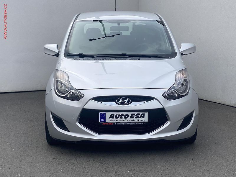 Hyundai ix20 (2013) 1.6 CRDi, AC, park. čidla - fotka 2 z 16