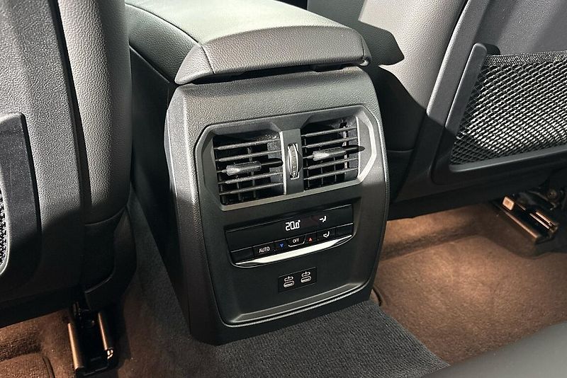 BMW Řada 3 320d xDrive - fotka 22 z 23