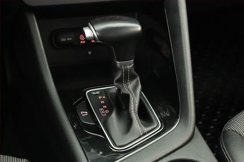 Kia Niro (2017) Hybrid, Automat, Serv.kniha - fotka 13 z 18