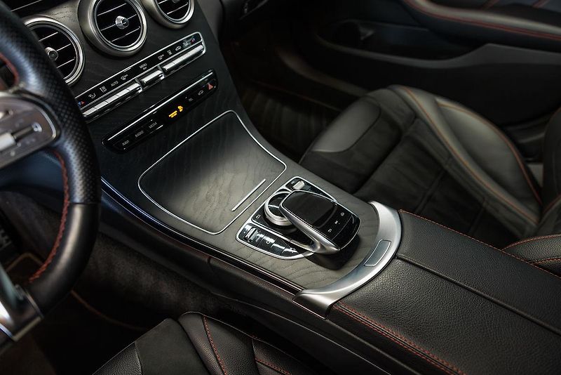 Mercedes-Benz Třídy C (2019) C43 AMG V6 Biturbo 4Matic - fotka 44 z 44