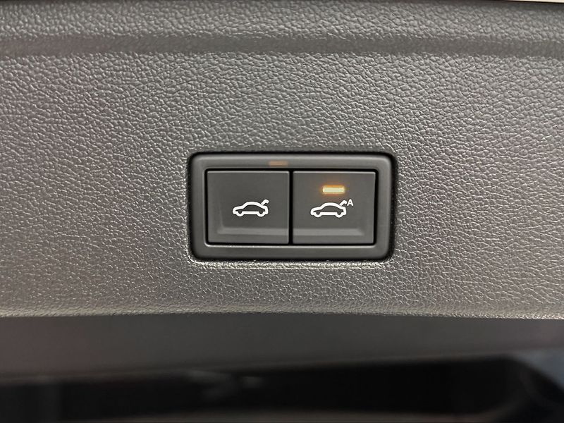 Volkswagen Touareg 3.0TDI 210KW 4MOTION R-LINE, V - fotka 33 z 35