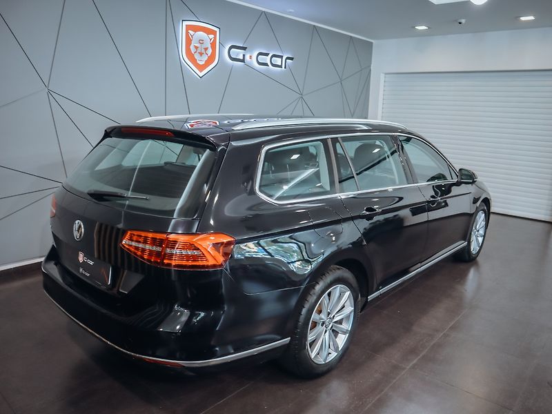 Volkswagen Passat 2.0TDI Highline 110 kW - fotka 5 z 25