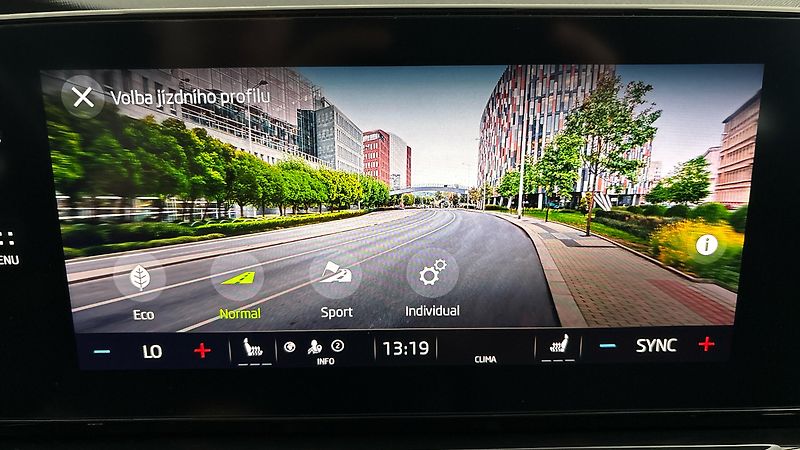 Škoda Octavia 2.0 TDI DSG Style Combi - fotka 26 z 26