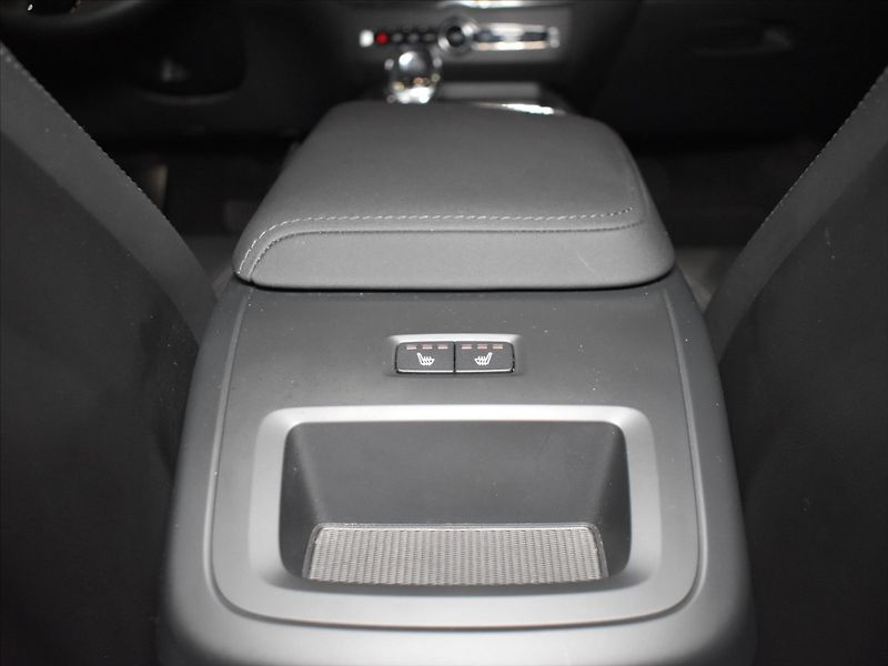 Volvo XC60 2,0 T8 AWD Ultra B&W,masáže, - fotka 16 z 29
