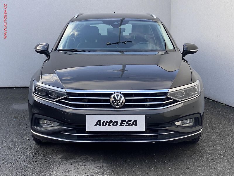 Volkswagen Passat (2020) 1.6 TDi, Elegance, DSG, LED - fotka 2 z 18