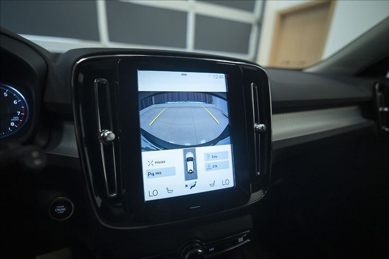 Volvo XC40 2,0 T5 AWD NAVI KAMERA TAŽNÉ - fotka 44 z 47