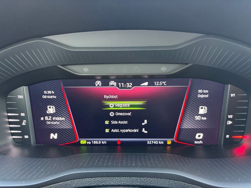 Škoda Karoq (2020) 1.5 TSI 110kW Sportline DSG - fotka 14 z 35