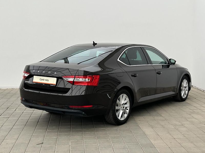 Škoda Superb 2.0 TDI Style Plus - fotka 2 z 27