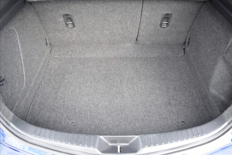 Mazda 3 1,6 i 77KW VÝHŘEV NOVÁ STK - fotka 24 z 47