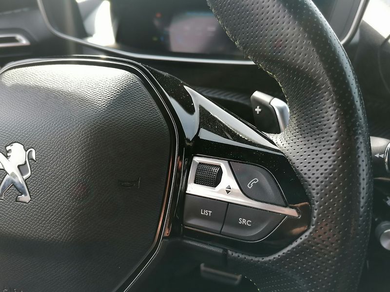 Peugeot 2008 (2021) 1.2 PureTech GT-Line AT/8 LED - fotka 23 z 33