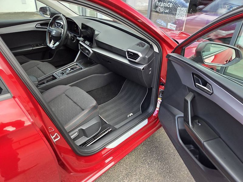 Seat Leon ST 2.0 TDI DSG FR - fotka 36 z 40