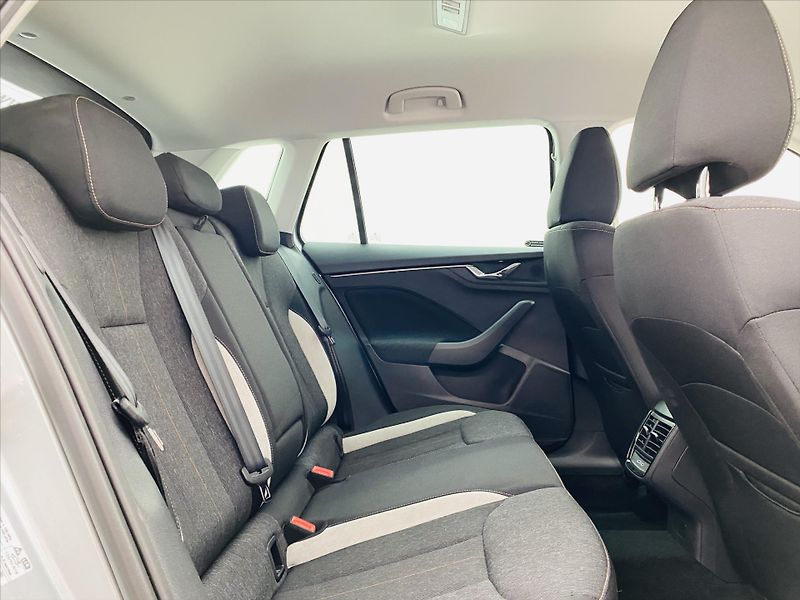 Škoda Kamiq 1,0 TSI 85kW Top Selection - fotka 8 z 27