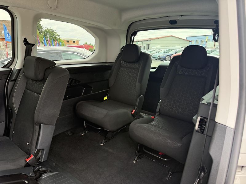 Peugeot Rifter (2020) 1.2 PureTech 7 míst ser.knížka - fotka 13 z 23
