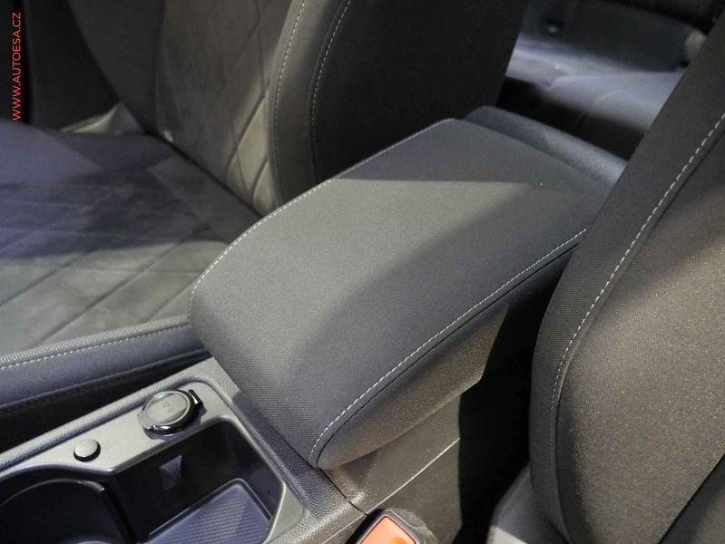 Volkswagen Golf (2020) 1.5TSi, AC, LED, navi - fotka 20 z 23