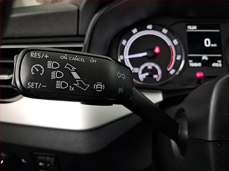 Škoda Scala (2020) 1.0 TSI, Tempomat - fotka 18 z 19