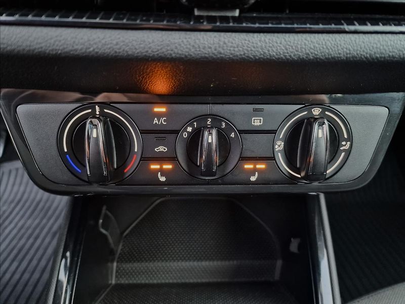 Škoda Fabia 1.0TSI Ambition,ČR,1.Majitel - fotka 27 z 43