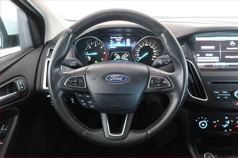 Ford Focus (2015) 1.5 TDCi, Navi, Tempomat - fotka 15 z 16