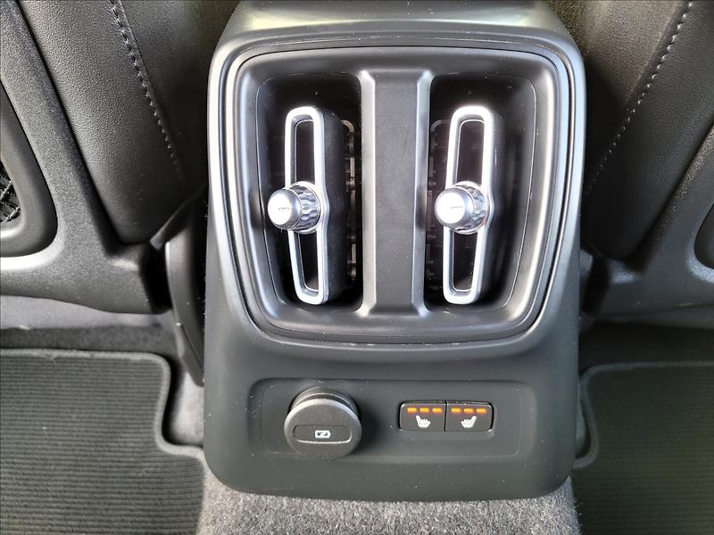 Volvo XC40 T4 Recharge,R-design kůže - fotka 36 z 43