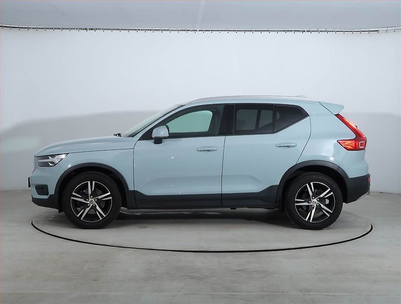 Volvo XC40 (2019) D4 AWD - fotka 3 z 24
