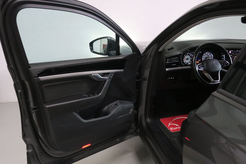 Volkswagen Touareg (2022) 3,0 TDI V6 ČR tažné 3,5t - fotka 8 z 50