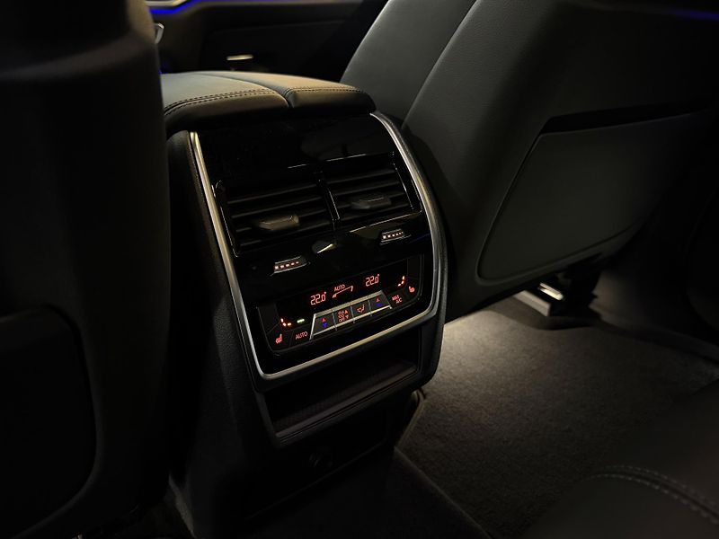 BMW X5 M50d HUD Vzduch H/K Tažné CZ - fotka 10 z 46