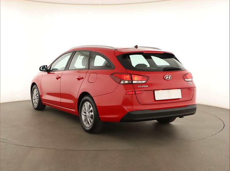 Hyundai i30 (2017) 1.0 T-GDI, Tempomat - fotka 4 z 13