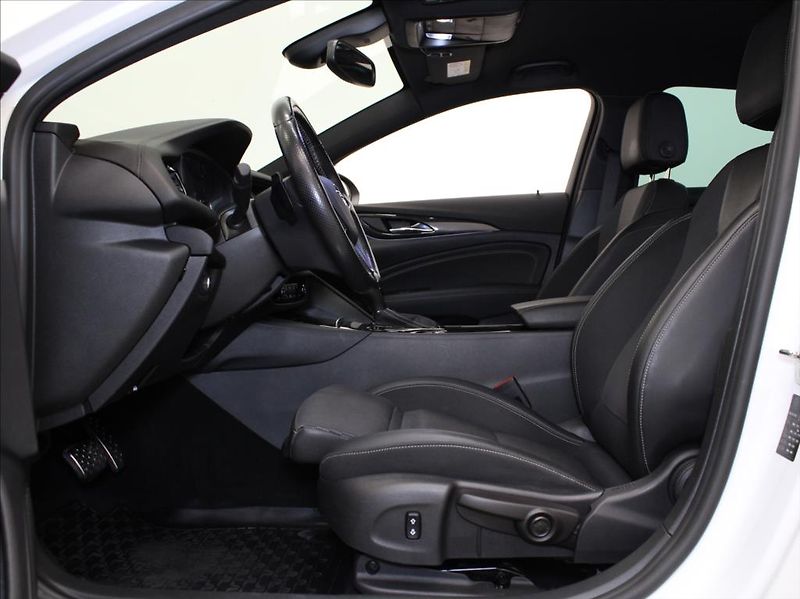 Opel Insignia 2,0 GSI 191kW 4x4 Bose Výprode - fotka 6 z 24