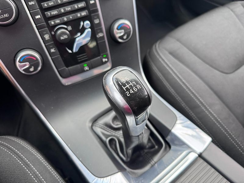 Volvo V60 (2016) D2 2,0D 88 KW TAŽNÉ - fotka 29 z 48