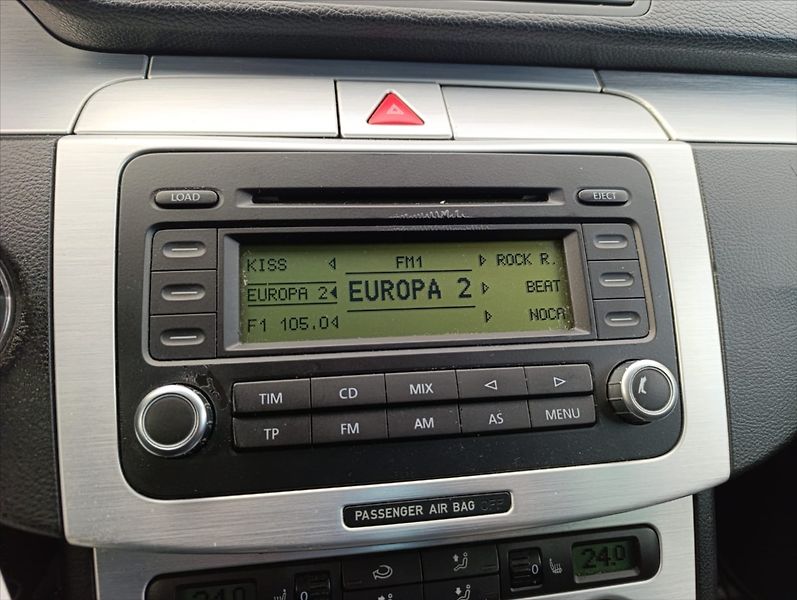 Volkswagen Passat 2,0 TDi Bi-xenon,Kůže,Tempomat - fotka 17 z 30