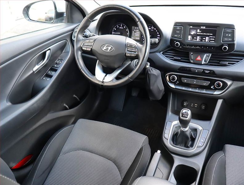 Hyundai i30 (2017) 1.0 T-GDI, Serv.kniha - fotka 7 z 21