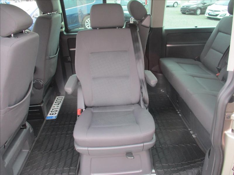 Volkswagen Multivan 2,5 TDI,4x4,aut.klima,servis, - fotka 13 z 38