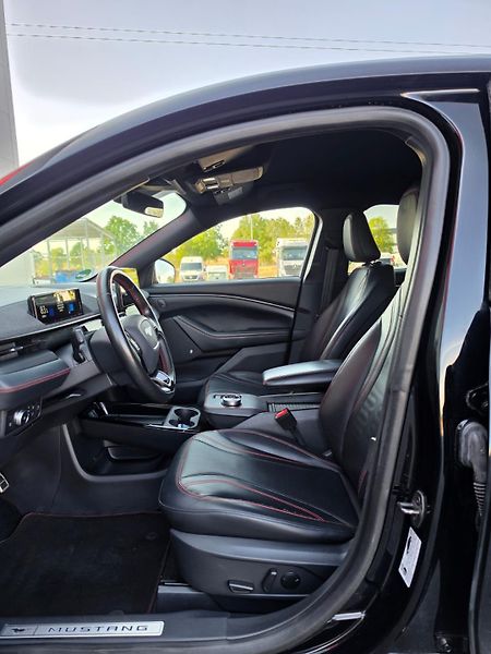 Ford Mustang Mach-E AWD 75kWh 198kW 1.Maj DPH - fotka 6 z 24
