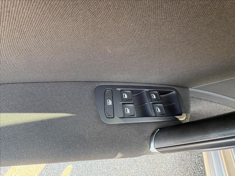 Volkswagen Golf 2,0 TDi 110kW Cup,Navi,Kamera - fotka 4 z 38