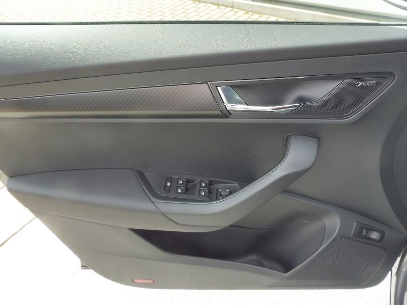Škoda Karoq (2024) SportLine 2,0 TDI 110kW DSG 4x - fotka 20 z 29