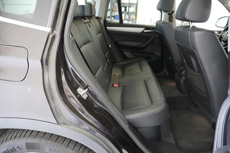BMW X3 3.0d 230 kW XDRIVE AUTOMAT - fotka 27 z 32